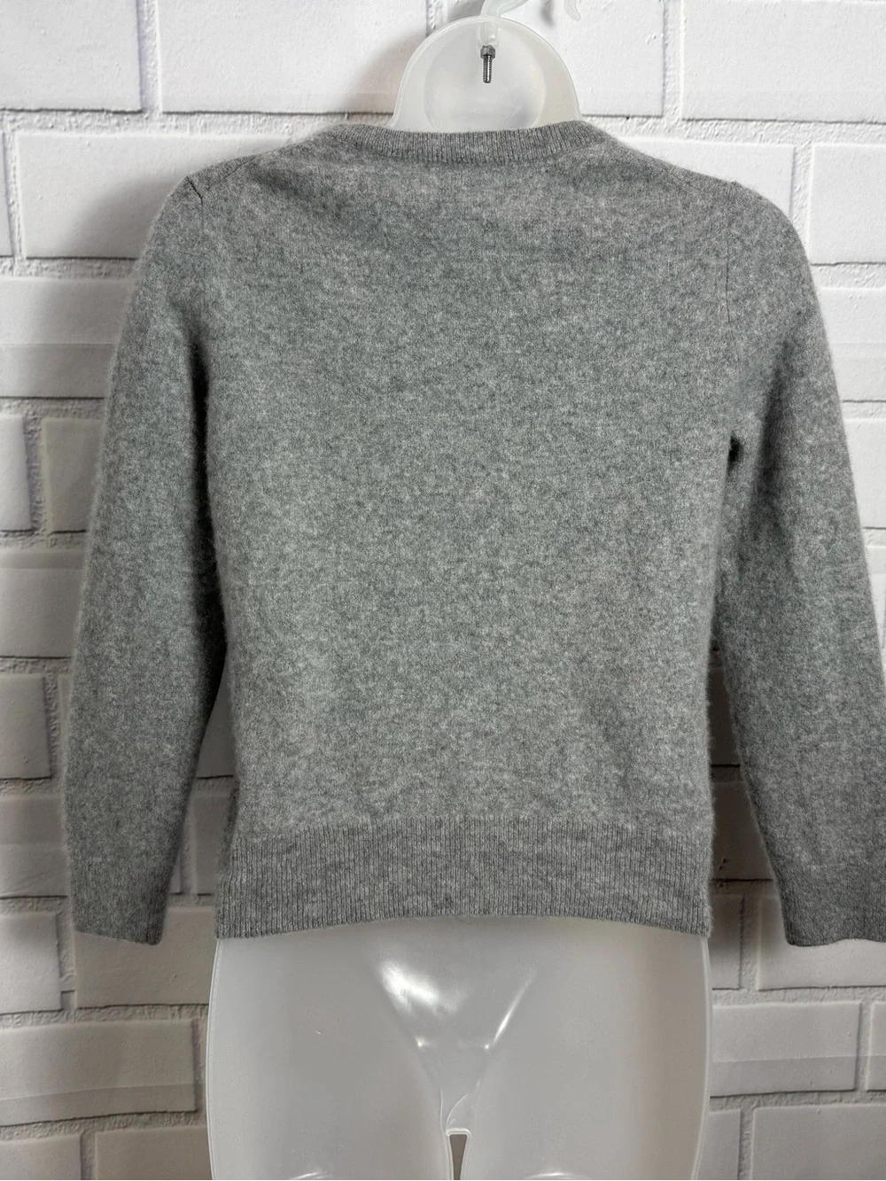 Quince 100% Mongolian Cashmere Crewneck Sweater Gray Size M Soft Luxury Knit